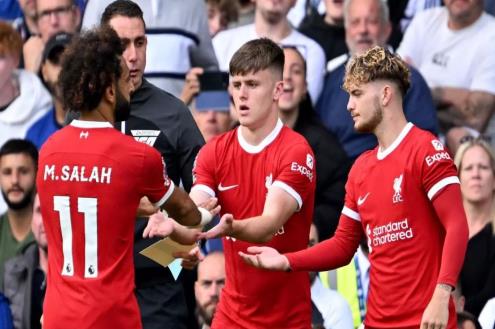 لاعب ليفربول: محمد صلاح ساعدني كثيراً.. ويسجل الأهداف حتى في أسوأ أحواله